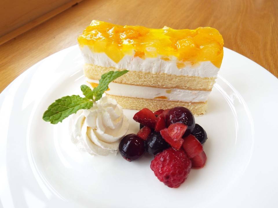 ひだまりガーデン_リンゴともものケーキ.jpg