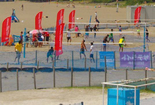 「京急スポーツフェスタ 男女ミックス4人制 横浜海の公園ビーチバレーボール大会」開催【8月19日(土)】の写真