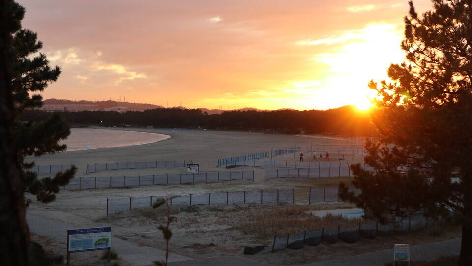 冬の海と夕焼け ブログ 海の公園公式サイト 公益財団法人 横浜市緑の協会
