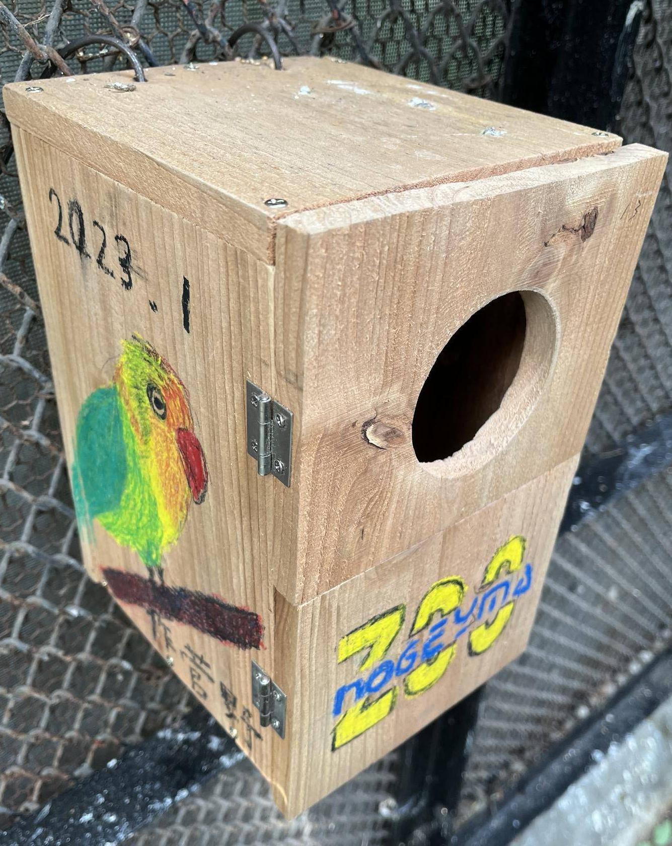 巣箱の外.jpg