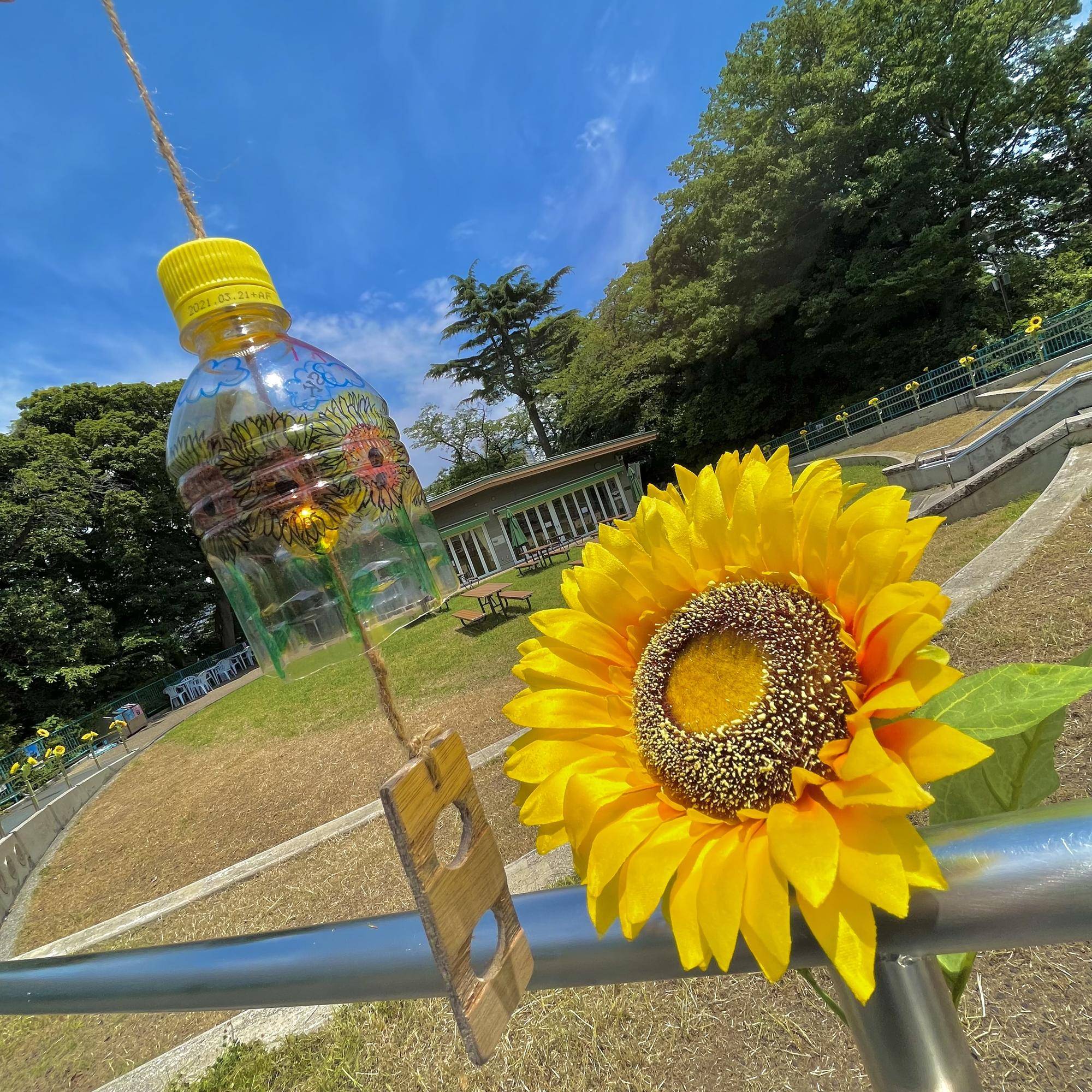 ペットボトルで作った風鈴 ひまわり柄.jpg
