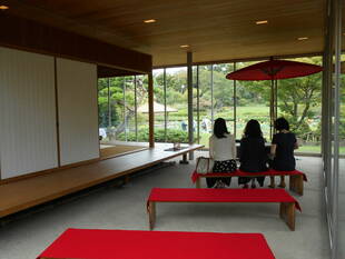 茶道体験教室が開催されました。