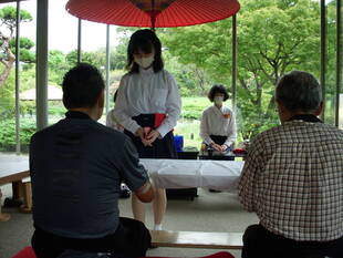 茶道体験教室が開催されました。