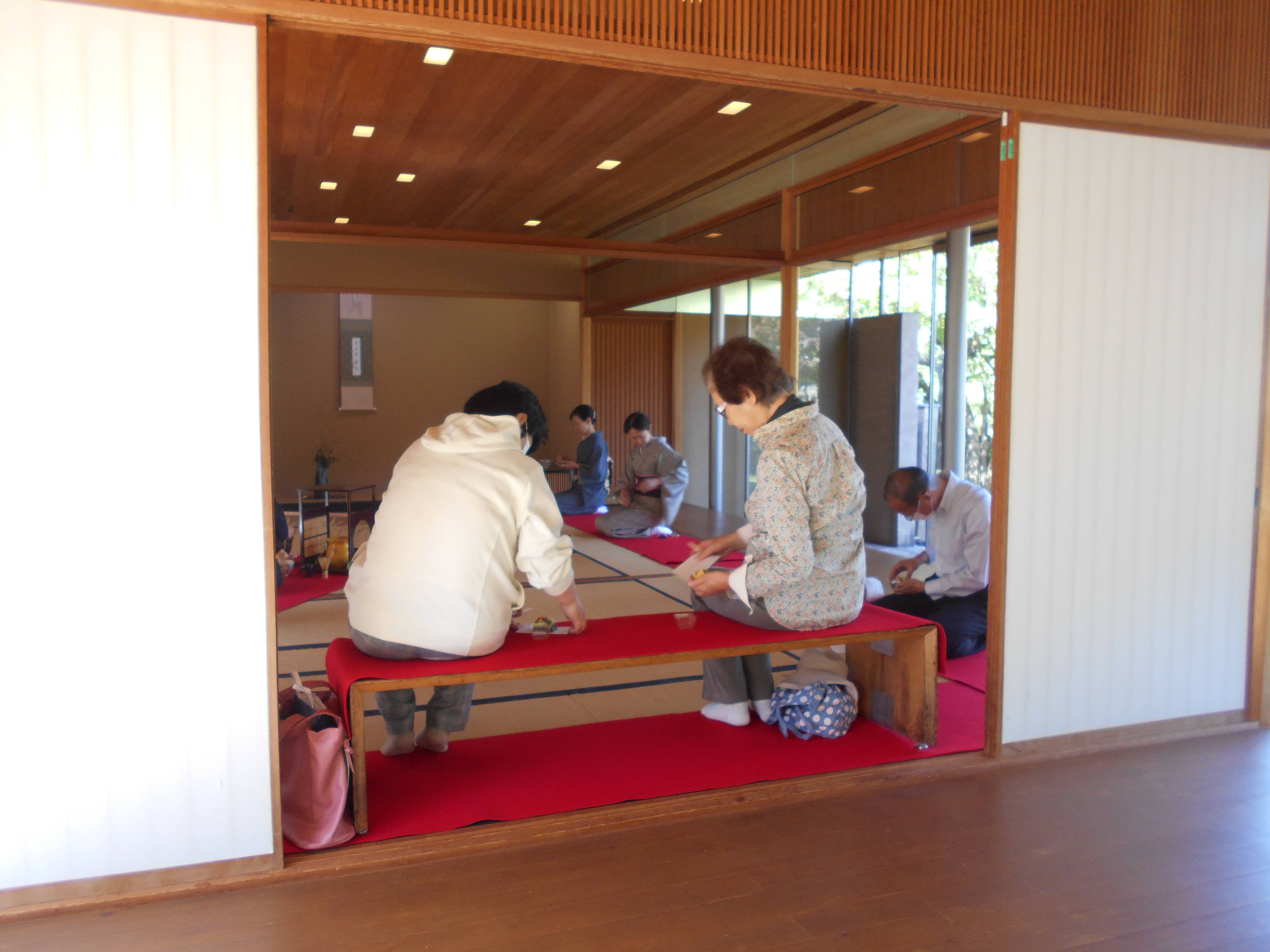 茶道体験教室が開催されました。の写真
