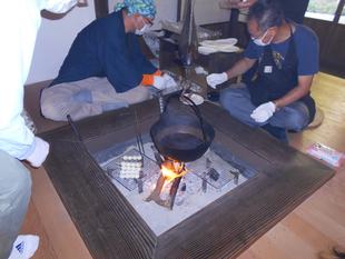 「囲炉裏に親しむ」が開催されました。