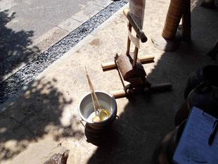 古民家で打ち水をおこないました。