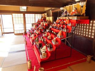 上巳の節句が見事です。