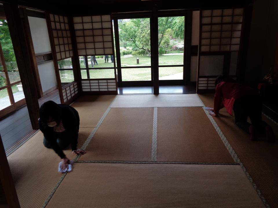 古民家で昔のお掃除体験をしました。の写真