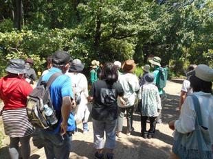 園内ガイドが開催されました。