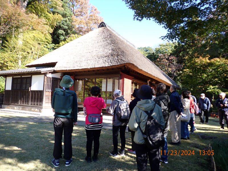 11月の園内ガイドの様子ですの写真
