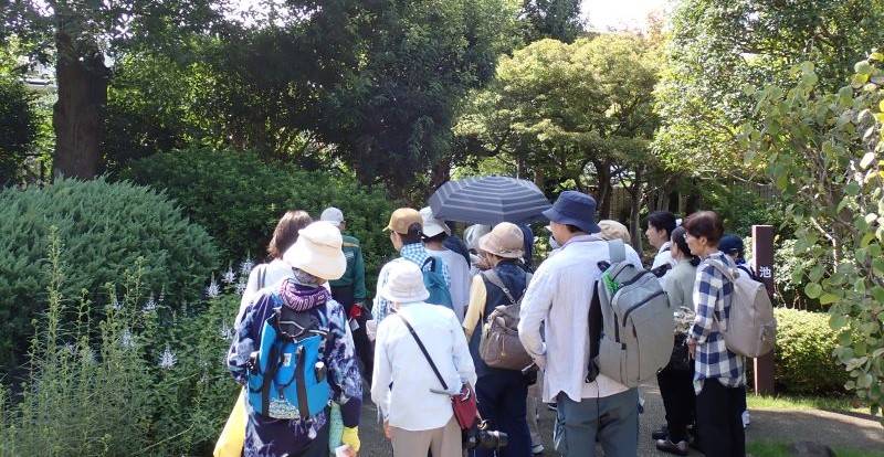 9月の園内ガイドの様子ですの写真