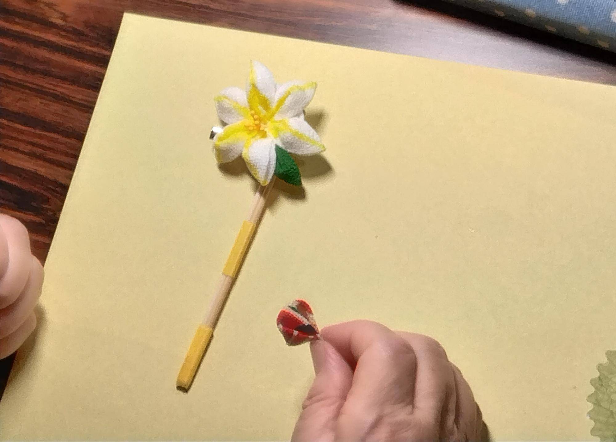 【ブログ】ヤマユリとつまみ細工4.jpg