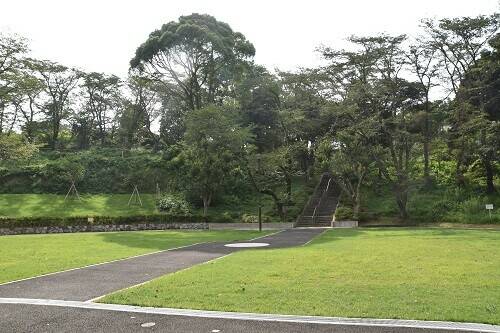 横浜市児童遊園地 小広場.jpg