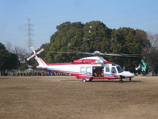 消防ヘリコプターの離着陸訓練