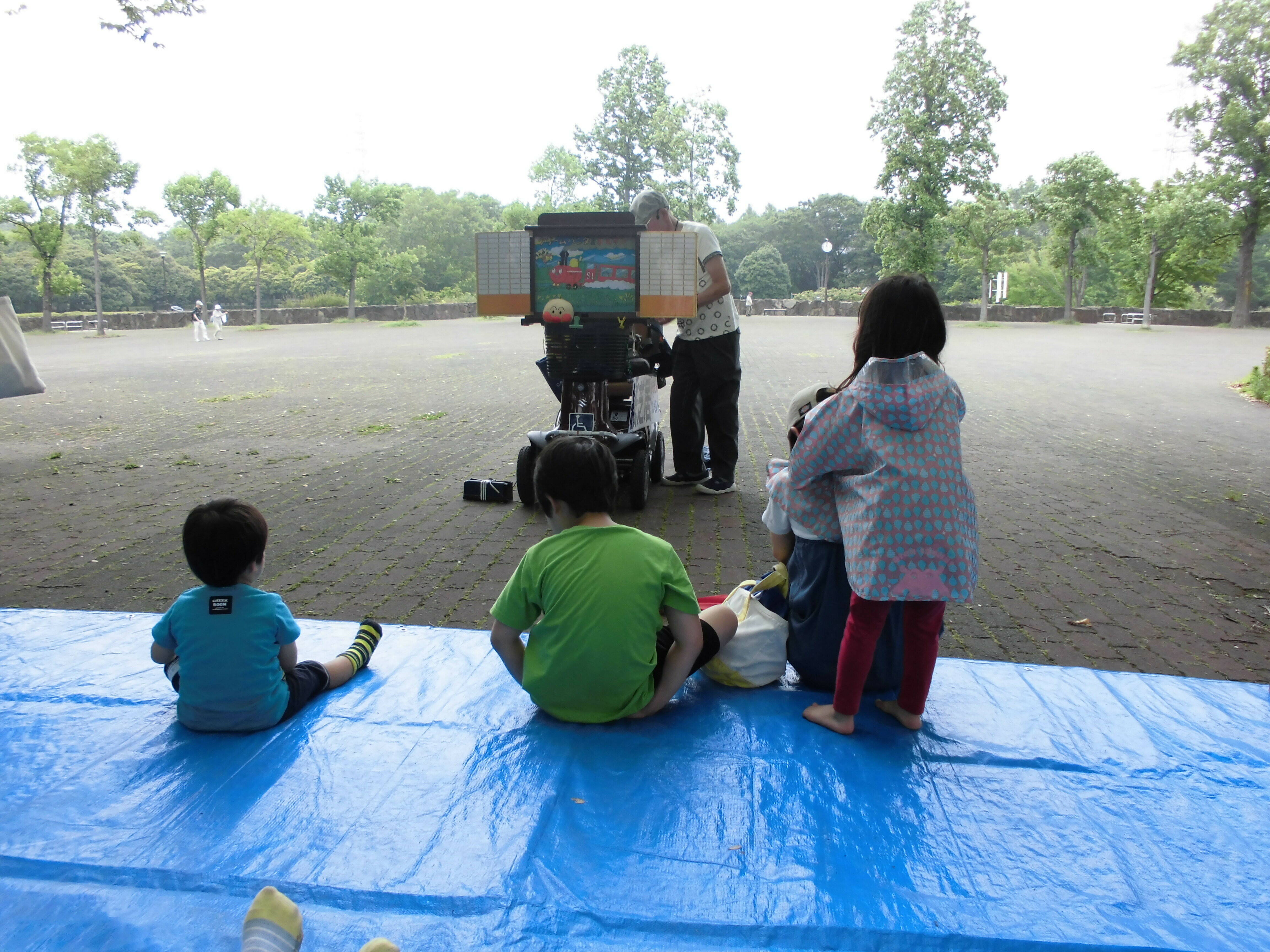 雨の日の紙芝居の写真
