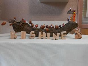 ドングリがお出迎え