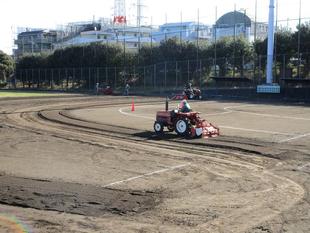 野球場の冬期整備(2023年12月18日)