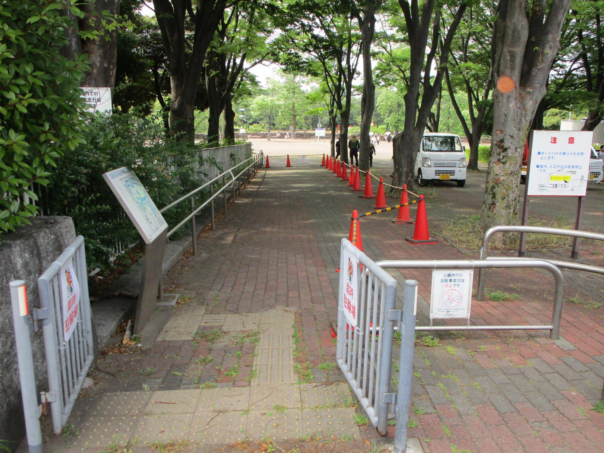 臨時駐輪場を設置しましたの写真