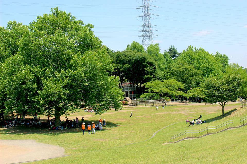 岸根公園_せせらぎ広場1.jpg