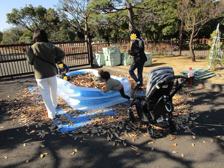 落ち葉プール (3).jpg