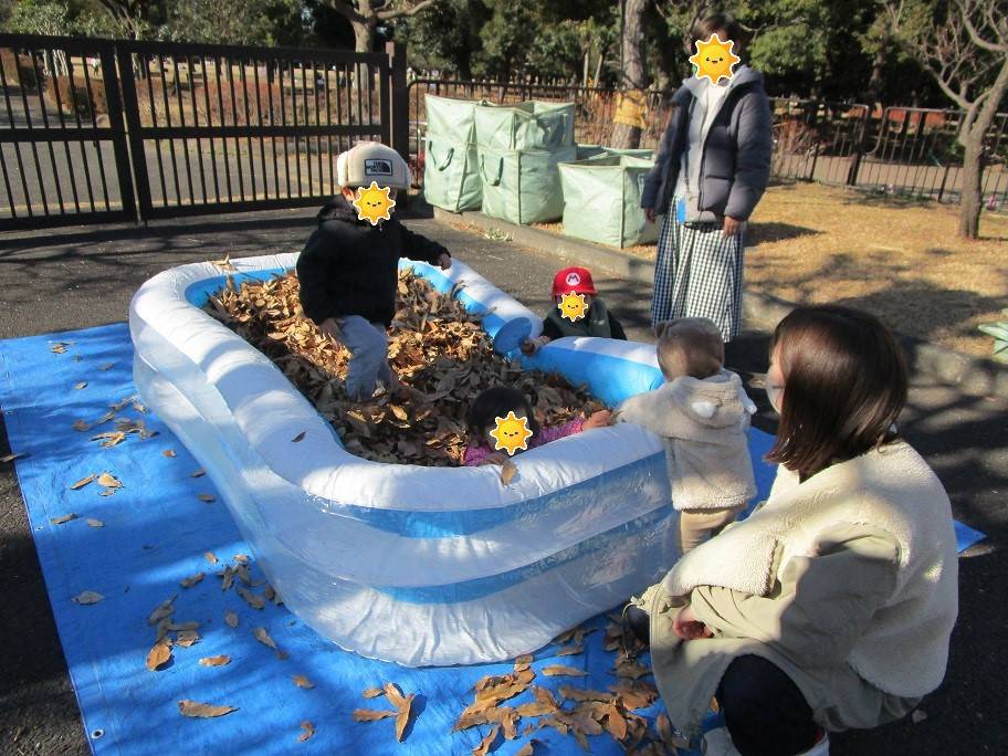落ち葉プール (2).jpg