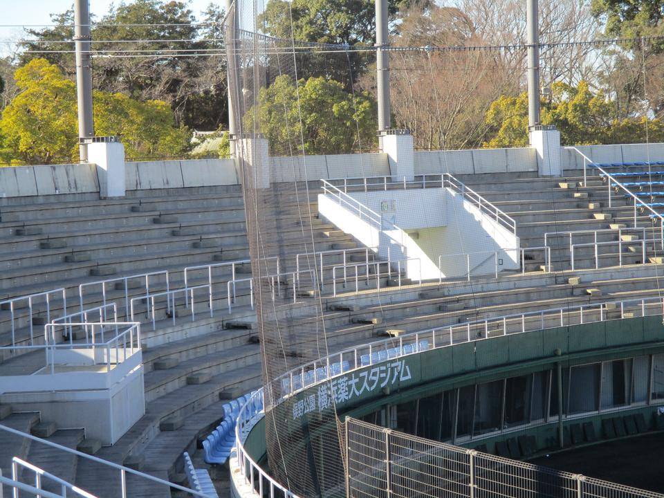 横浜薬大スタジアム 工事中の写真