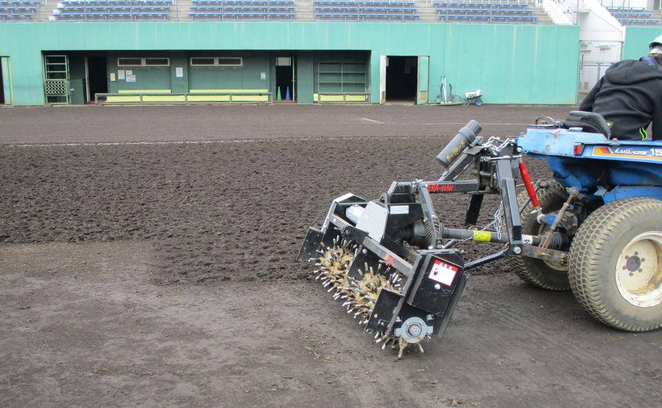 グランド整備の様子の写真