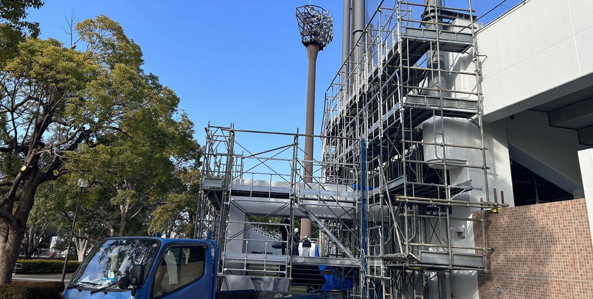 ３塁側⚾修繕工事解体作業の写真