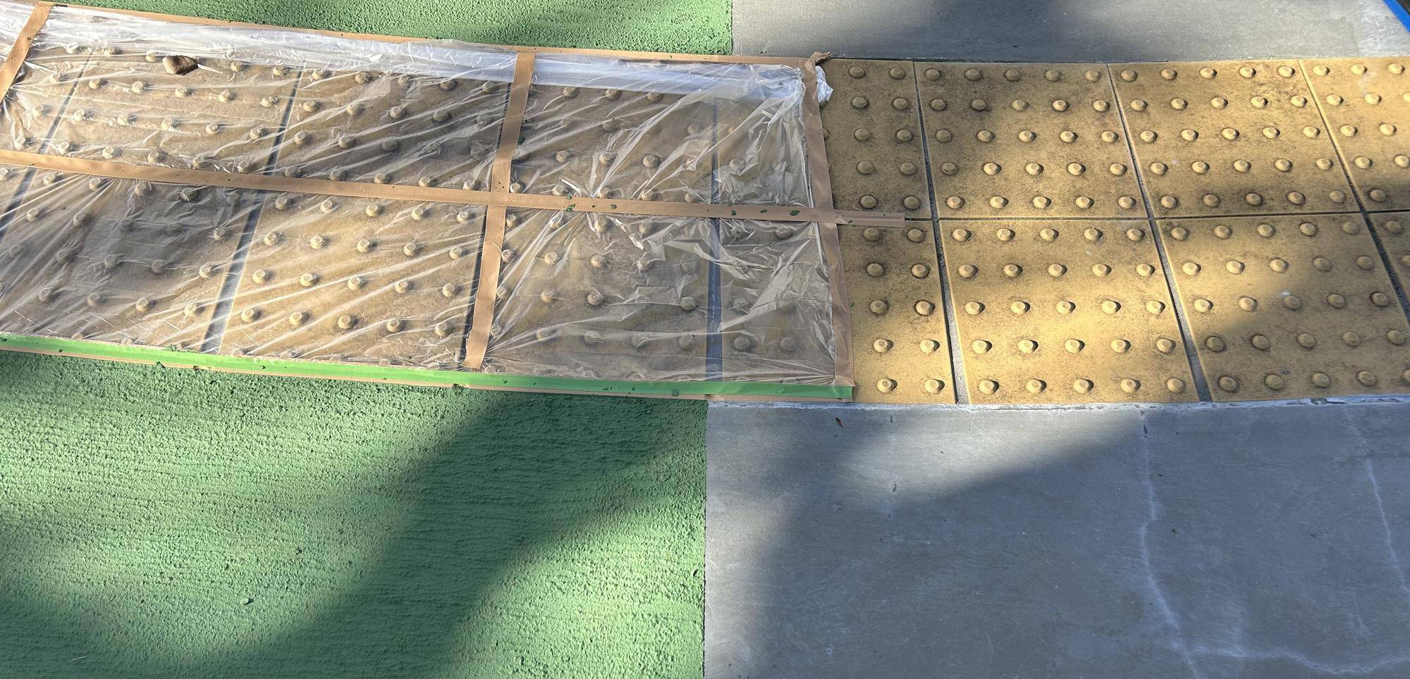 横浜薬大スタジアム⚾エントランス修繕工事の写真