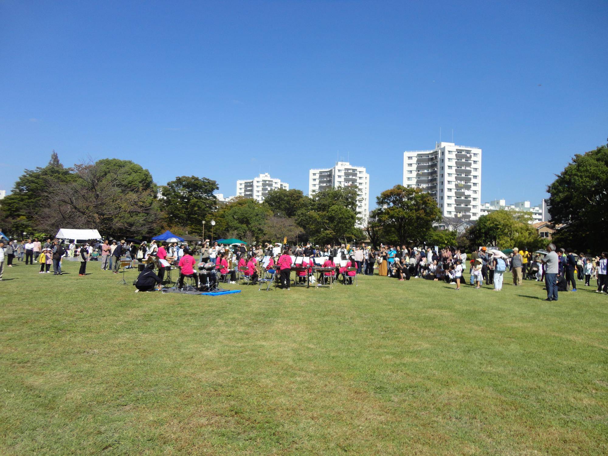 「俣野公園のつどい」秋晴れのもと盛大に開催できました。の写真