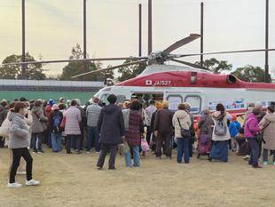 「俣野公園・横浜薬大スタジアム」にヘリコプターがやってきた！
