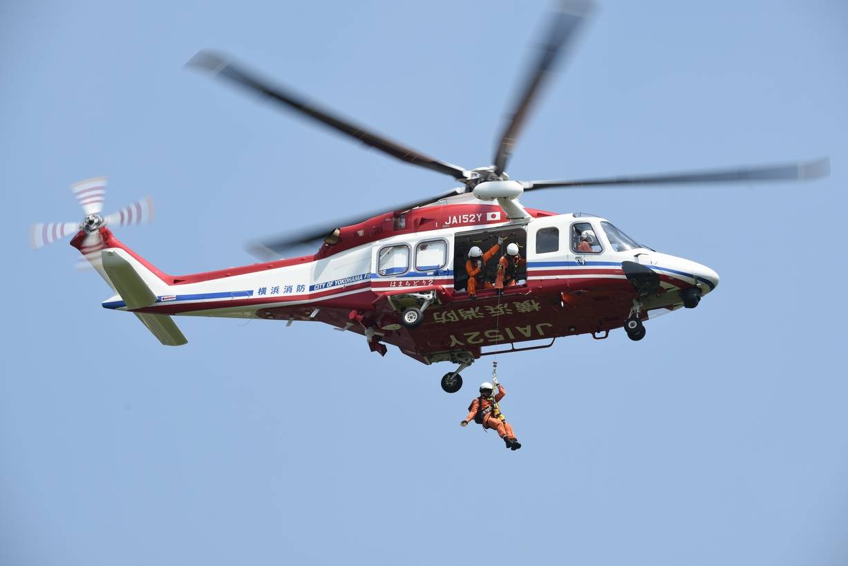 「俣野公園・横浜薬大スタジアム」にヘリコプターがやってくる！の写真