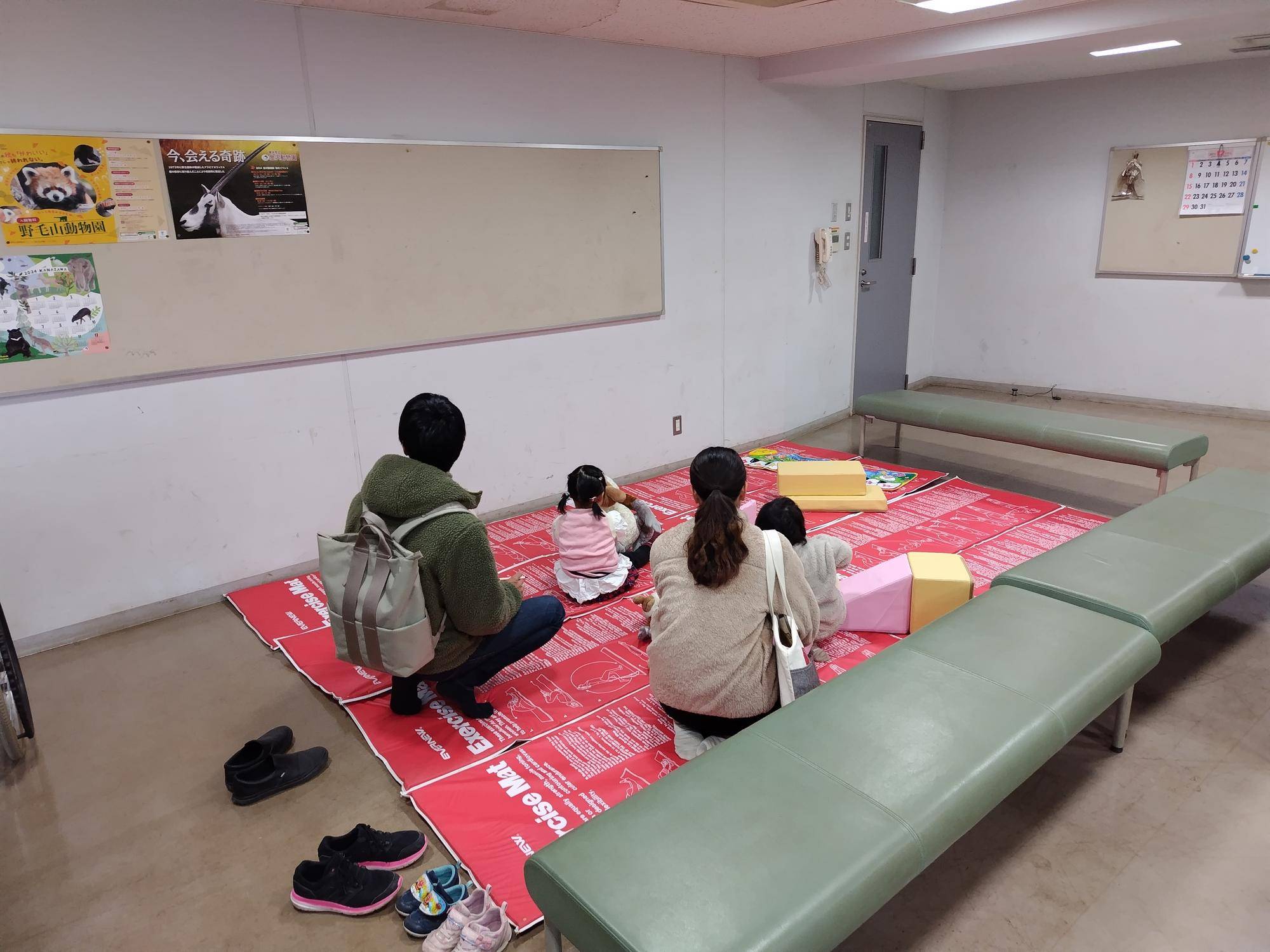 「月に一度の井戸端会議室」の開催についての写真