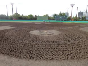 「俣野公園・横浜薬大スタジアム」のグラウンド整備の途中経過について