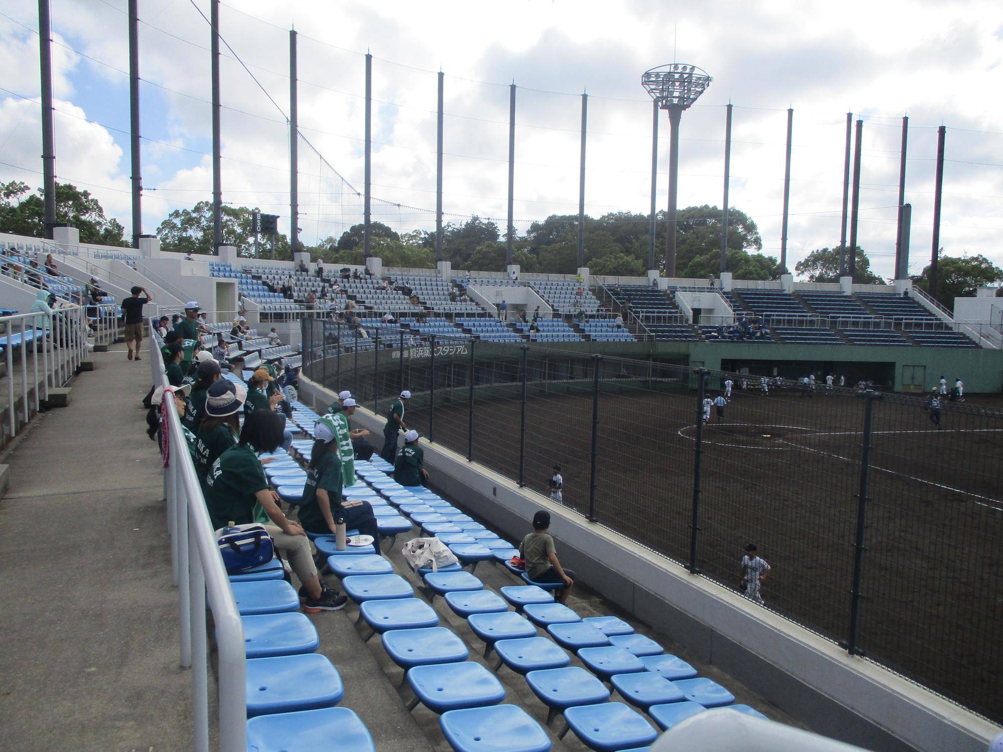 一塁側戸塚.jpg