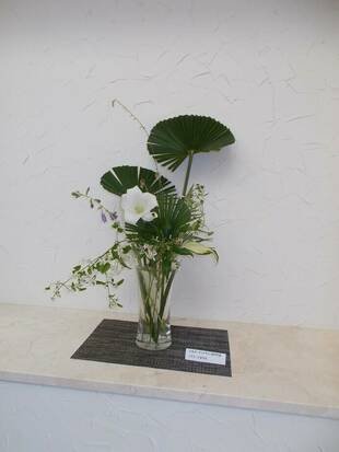 庭園の草花で花装飾