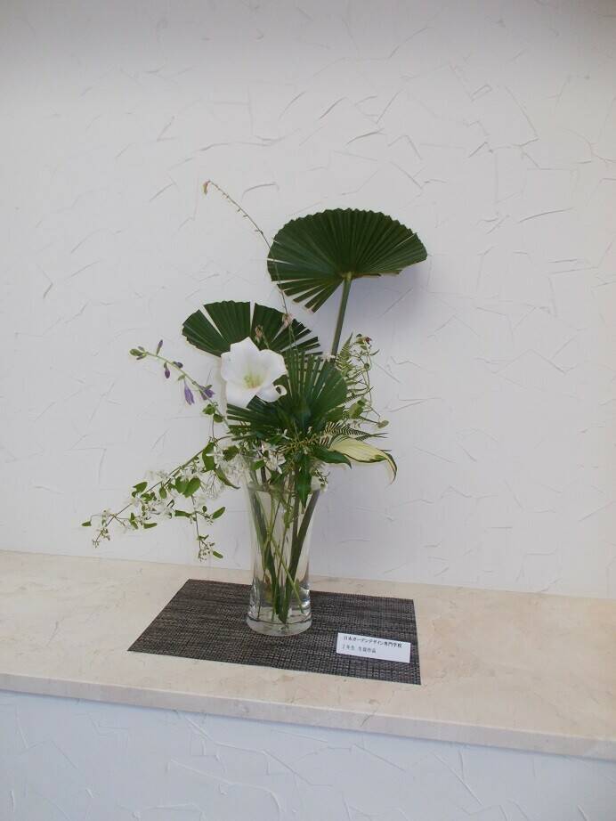 庭園の草花で花装飾の写真
