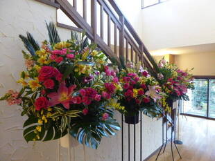 館内はブライダルのフラワー装飾で彩られています（～2/10まで）