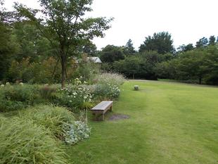 7月 雨上がりの庭園