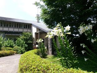 季節外れの暑さの中で