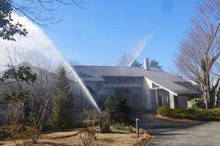 放水銃のデモンストレーション