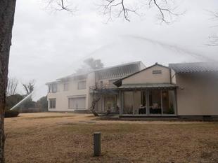 放水銃のデモンストレーション