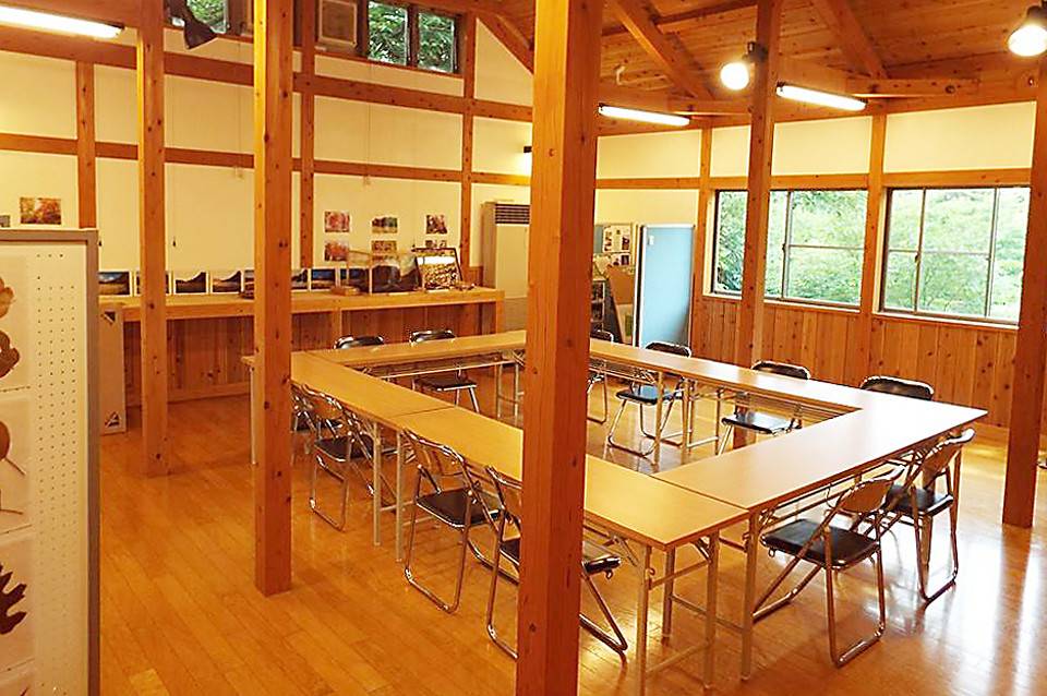 俣野別邸庭園_貸集会室_休憩棟休憩室2.jpg
