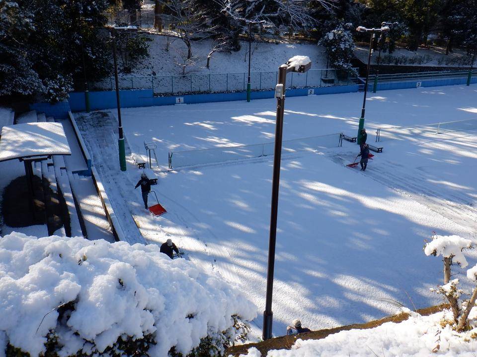 テニスコート除雪作業.jpg