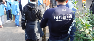 園内の落葉清掃