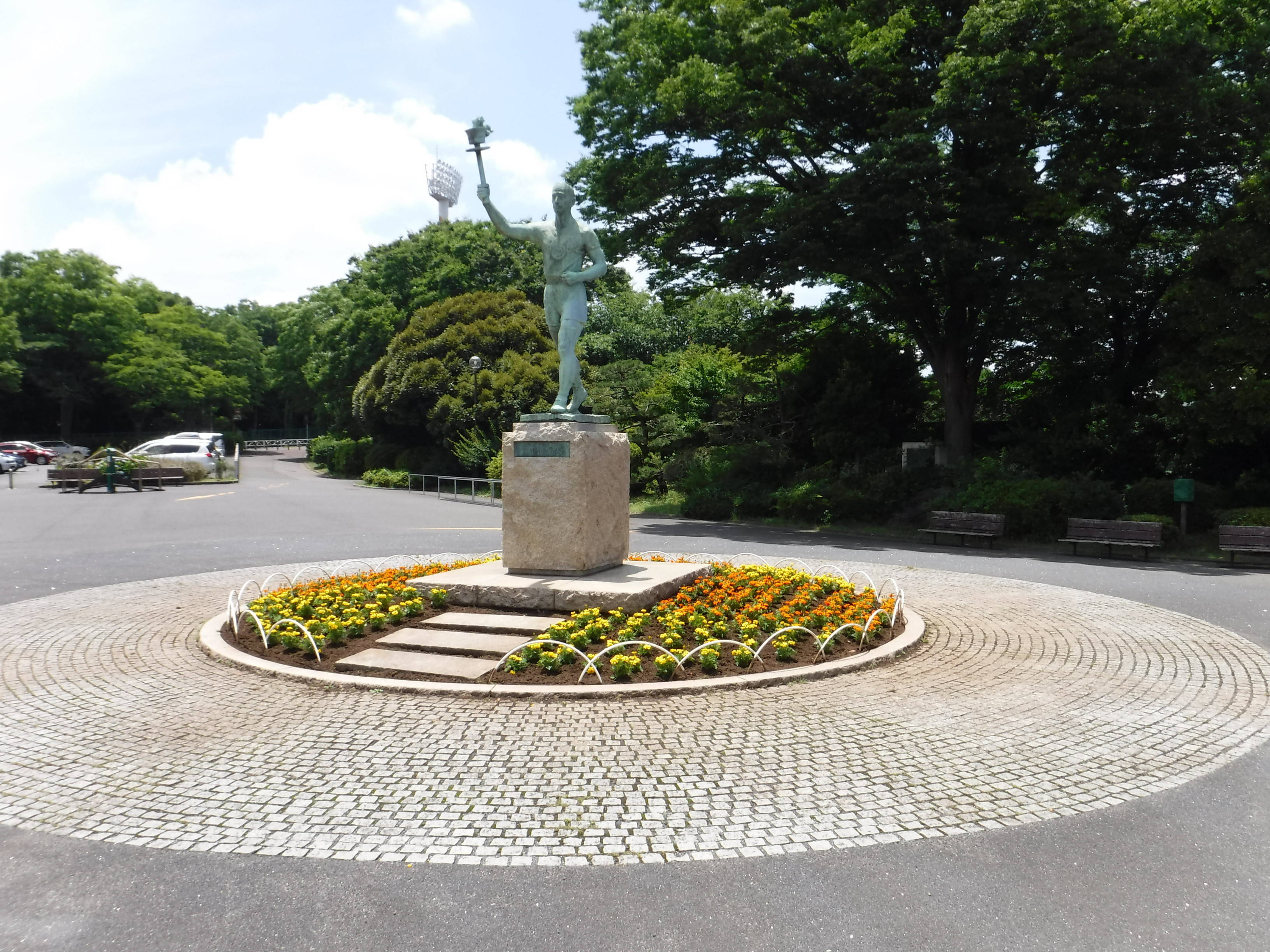 みんなで夏花壇の花植えをしました！の写真