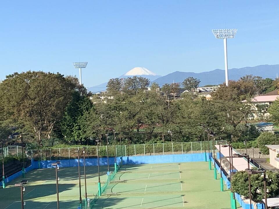 三ツ沢公園周辺からの富士山の写真
