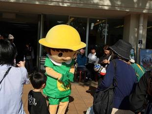 焼き芋大会・落ち葉プール・落ち葉かんむり＆どんぐりコマづくり大盛況！！