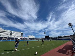 7/27「ニッパツ三ツ沢球技場 芝生にふれよう!」を開催しました!