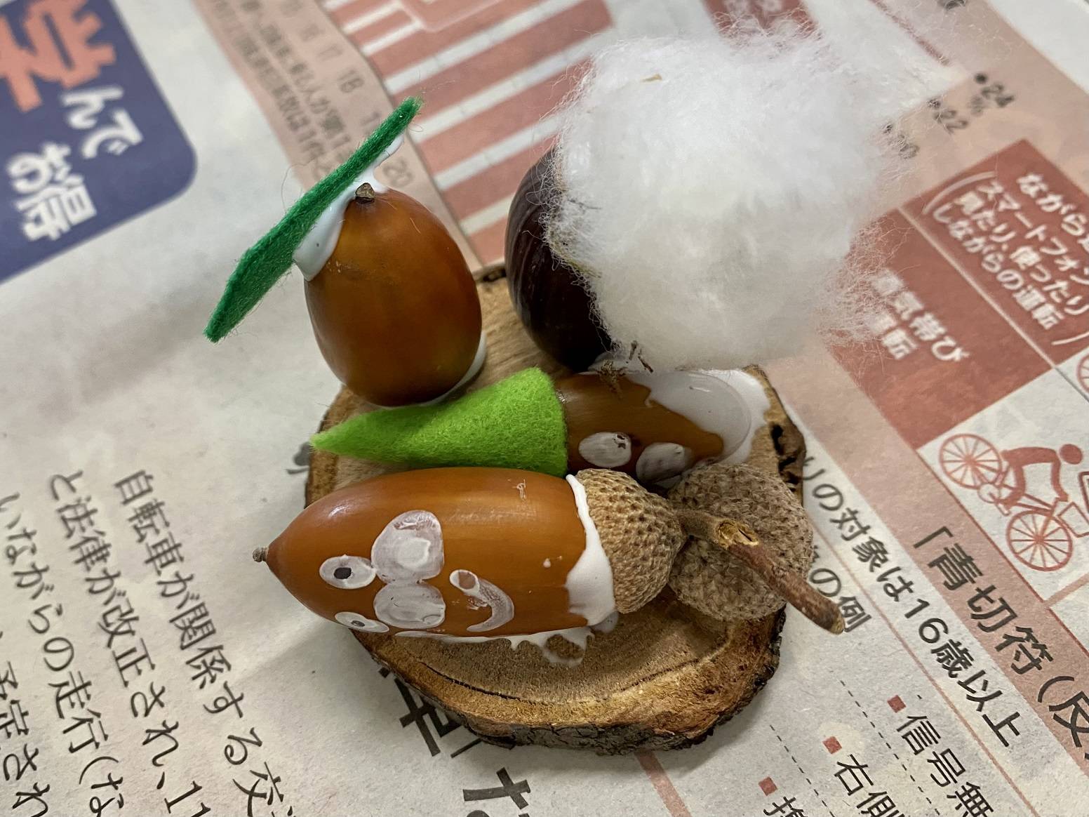 作品5 寝そべったドングリも楽しい.jpg